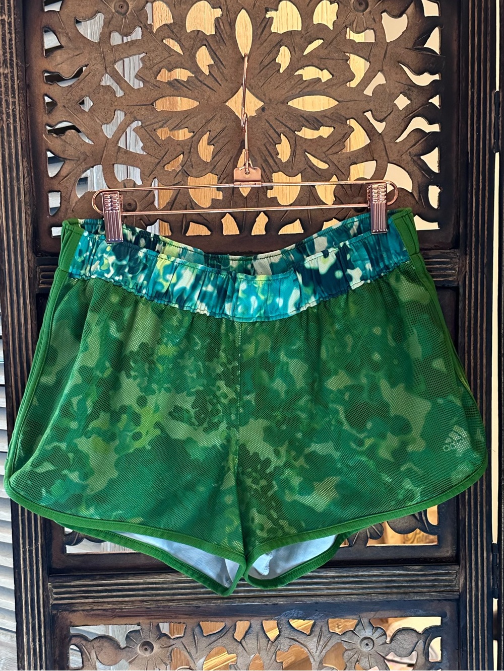 adidas Climalite Green Abstract Mesh Overlay Pull On Athletic / Running Shorts.